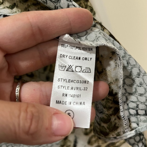 Snake print blouse - Picture 2 of 5